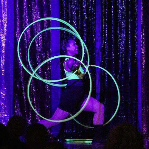 Circus artist, Lola Loops, at the Cirque de la Vie