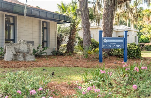 Gallery Image Campus_Front_Sign_X2.jpg