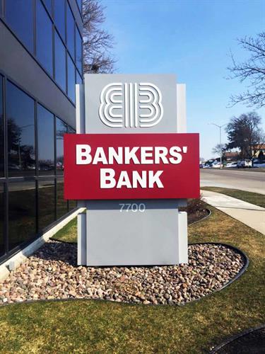 Gallery Image Bankers_Bank_Exterior_Illuminated_Monument_Madison_La_Crosse_Sign_Group.jpg