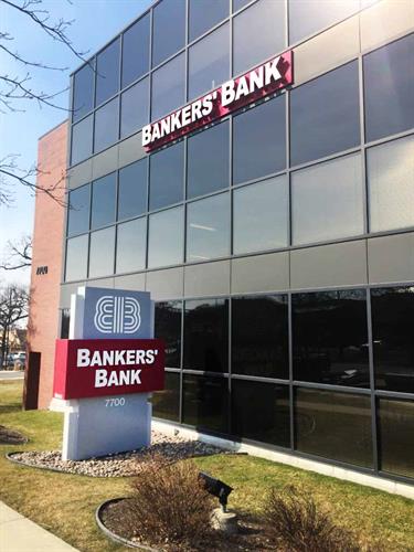 Gallery Image Bankers_Bank_Exterior_Illuminated_Monument_Wall_Mount_Letters_Madison_La_Crosse_Sign_Group.jpg