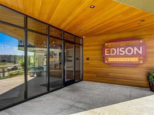Gallery Image Edison_Apartments_Exterior_Wall_Sign_Madison_Sign_Shop_La_Crosse_Sign_Group.jpg