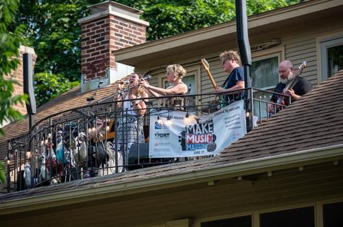 2022 Make Music Madison, Little Earthquakes at Bob and Nancy's Balcony, credit Pete Olsen