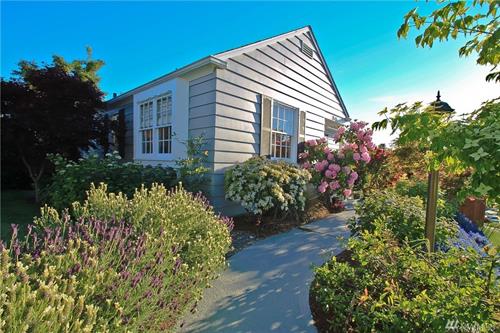 Photography - Front Path @ Magnolia (Owner/Agent Decor) Photography - Front Path @ Magnolia (Owner/Agent Decor)