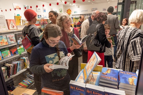 Gallery Image 190209_ex_graphic_novels_opening_155_(1).jpg