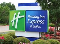 Holiday Inn Express & Suites-Williamstown Glassboro