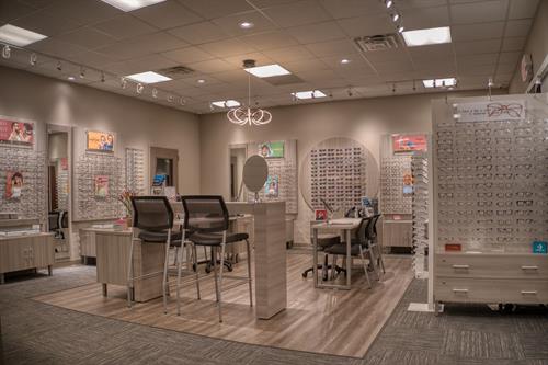 Gallery Image eye_associates_interior_6.jpeg Gallery Image eye_associates_interior_6.jpeg