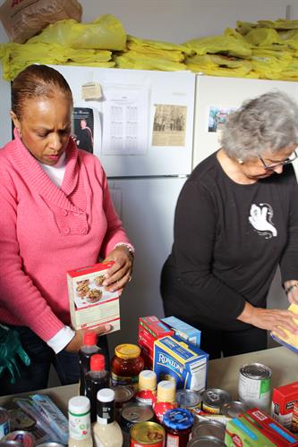 2015 Loaned Executive volunteering at Woodbury Cooperative Ministries Food Pantry
