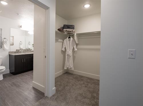 Gallery Image Walk-in_Closet.jpg Gallery Image Walk-in_Closet.jpg