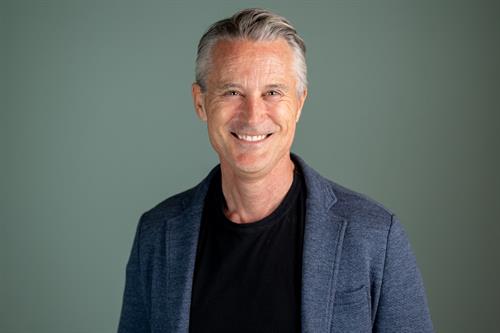 Professional corporate headshot Professional corporate headshot