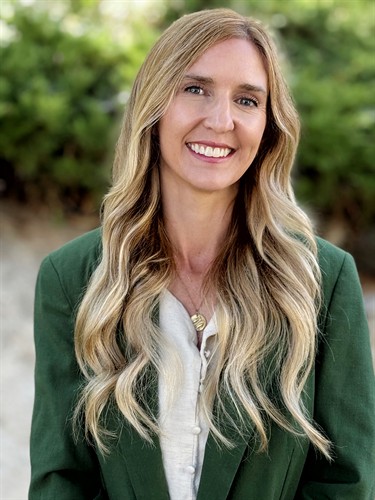 Gallery Image Katie_McMinn_Headshot(1).JPG