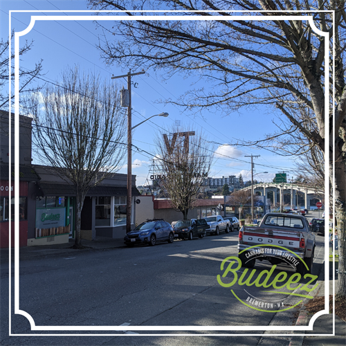 Our neighborhood has the best shops, restaurants & more! Come check out our community of Manette!