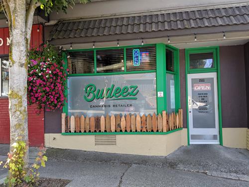 Keep a lookout for our unique storefront, we love our surf board fence! Keep a lookout for our unique storefront, we love our surf board fence!