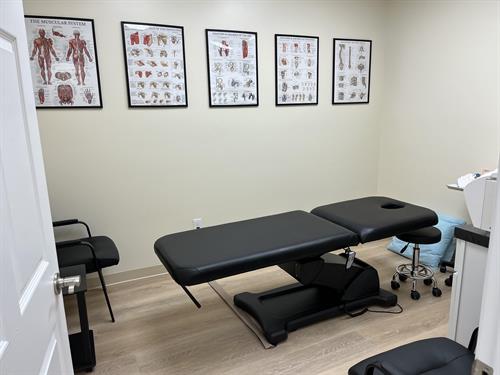 Our Regenerative Medicine Injection Room offers PRP and Prolo, as well as Prolozone therapies for rapid healing of injured tissues and rapid pain releif