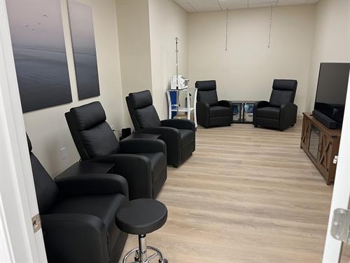Our primary IV room includes the most advanced technology Kansas has ever seen. You'll find nothing like it for over 15 hours of driving radius.