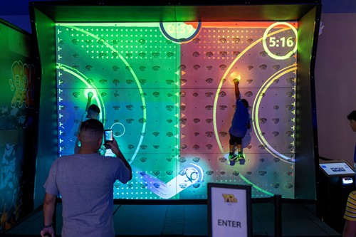 Climbing wall