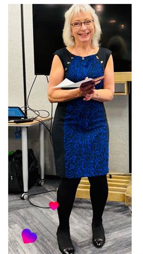 Creative Experiences Curator, women's event host and speaker. Creating intentional experiences  that elevate leadership, collaboration and community. 