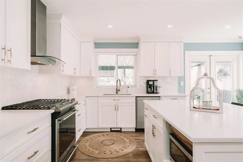 Gallery Image Lancaster_White_-_White_Rock.jpg