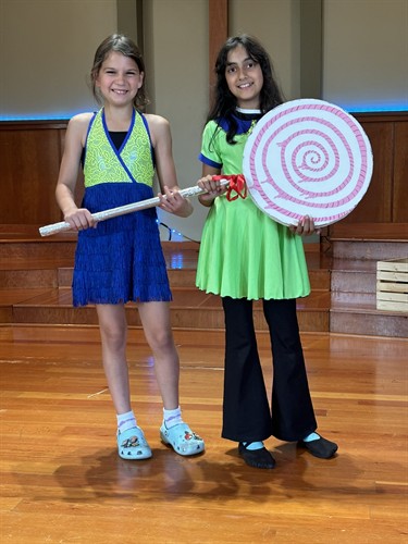 Gallery Image Wizard_of_Oz_Ariya_and_Jovie.JPEG