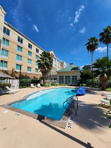 Outdoor pool & Hot tub