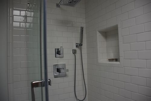 Shower with water diverter for hand sprayer with niche 
