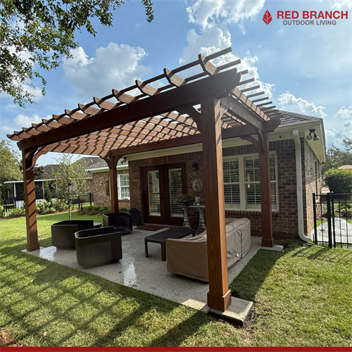 Built for shade, hosting, and everyday family use. This custom timber pergola brings warm, natural style to the patio—creating a low-maintenance, comfortable space to relax and unwind all afternoon. Ready to make your backyard a place your family actually wants to use?