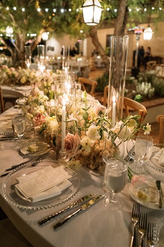 Dramatic tablescape florals