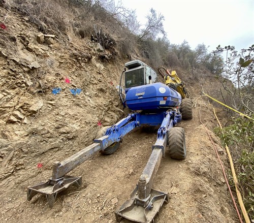 Gallery Image spider-lift-steep-slope.jpg