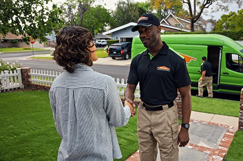 Gallery Image Photo_Technician_Customer_PipeBurst_RESI_04.jpg
