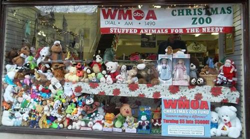 WMOA and listeners give back to the community duriong the annual WMOA Christmas Zoo.