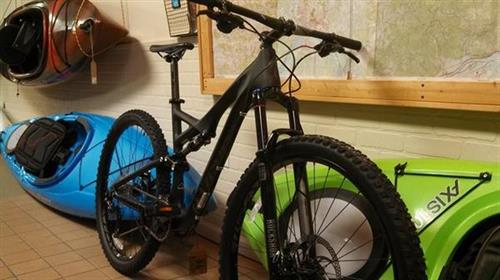 Gallery Image STJ_Carbon_Comp.jpg