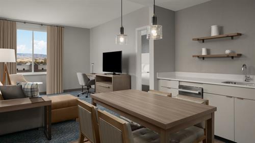 Gallery Image One_Bedroom_Suite_3_1920x1080.jpg