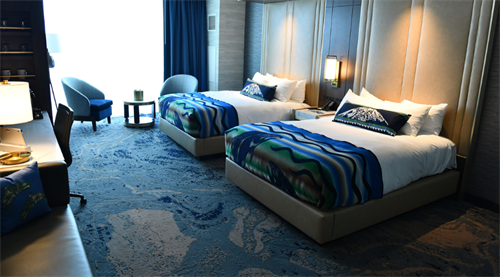 Luxury View Queens Room with views of Mount Rainier