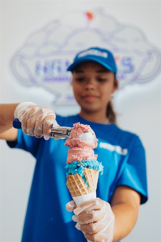 Gallery Image Scooper_preparing_cone_.jpg