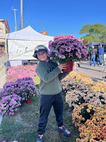 Hutchings Elementary School Fall Mum Fundraiser