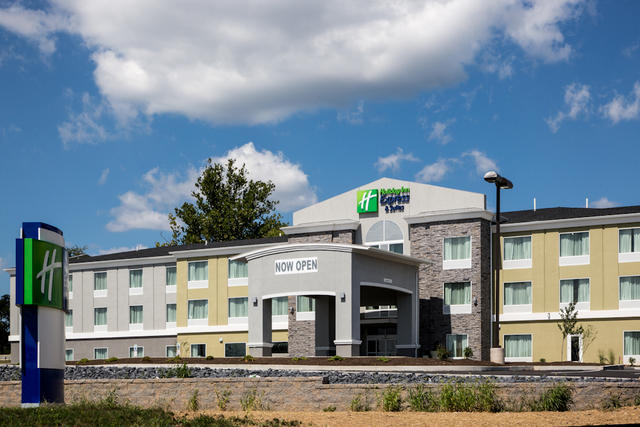 Holiday Inn Express & Suites Holiday Inn Express & Suites