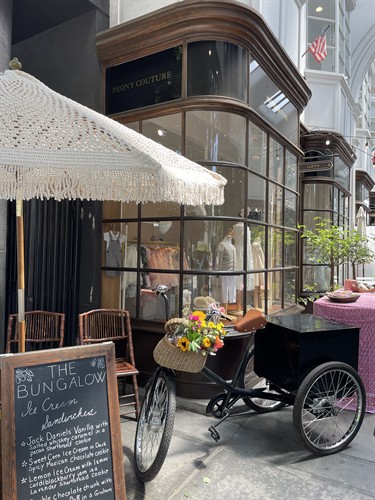 Our dessert & beverage tricycle