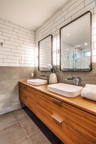 Gallery Image Williams_Int_Ensuite-1.jpg