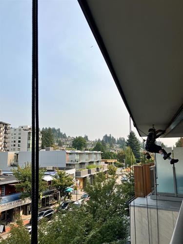 Hard to reach! Temporary anchor installation.