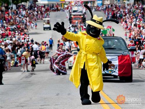 Our Pest Detective mascot Petey loves a parade !
