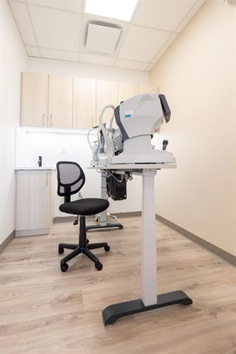 Our pre-test equipment provides includes pressure check, corneal thickness measurement, retinal imaging and an OCT scan. 