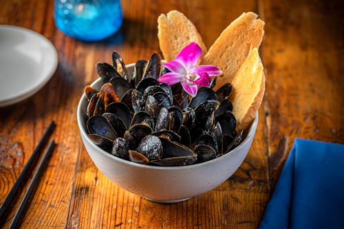 Gallery Image basil_cream_mussels.jpg