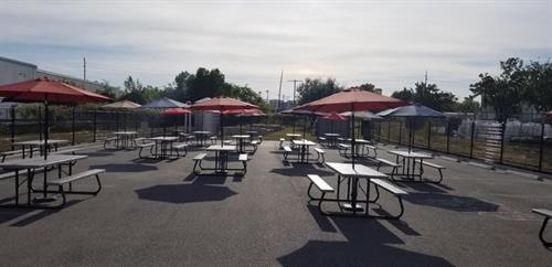 Gallery Image 6_foot_Picnic_Tables_with_umbrellas.JPG