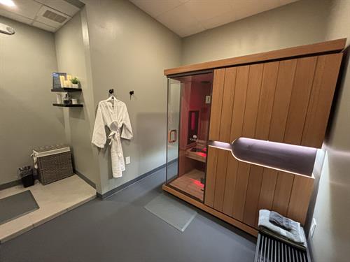 Our contrast rooms offer you totally private access to your own sauna, plunge tank, and vitamin C shower