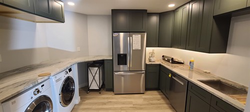 Gallery Image 6a7d5823-bed5-42a0-ac78-0f8e41b54927.jpg