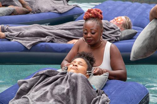 Tunning forks in a floating sound bath 