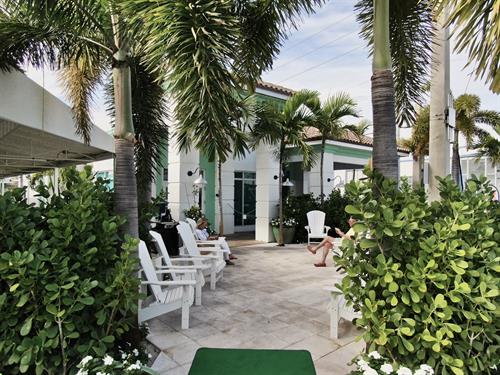 Mint Eco Car Wash Outdoor Lobby