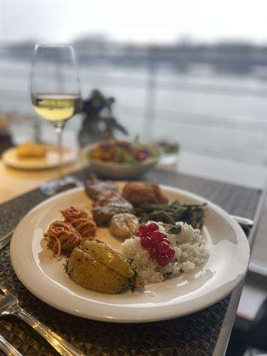 Enjoying a delicious lunch with stunning riverside views aboard our riverboat cruise – the perfect blend of cuisine and scenery!