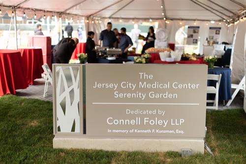 Jersey City Medical Center (JCMC), an RWJBarnabas Health facility, unveiled its new serenity garden and “Healing and Hope” stained-glass artwork designed by local artist Harriet Hyams.