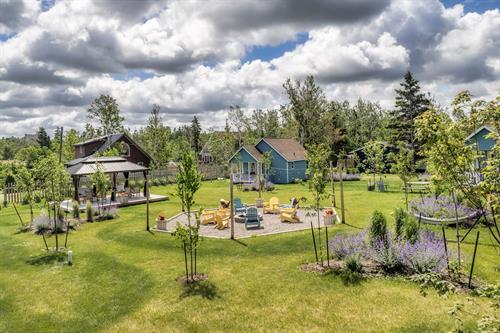 Gallery Image Reunion_1.jpg