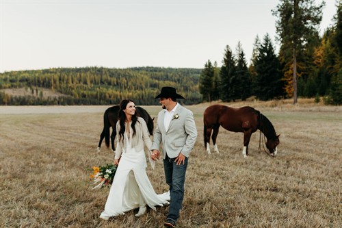 Gallery Image Western-Fall-Wedding-in-Montana-at-Star-Meadows-Ranch-Montana-Wedding-Photographer-Photography-by-Brogan-156.jpg